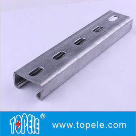 Hitam Galvanized 41X41MM Unistrut Channel, HDG Slotted / Plain Strut Channel untuk mendukung saluran